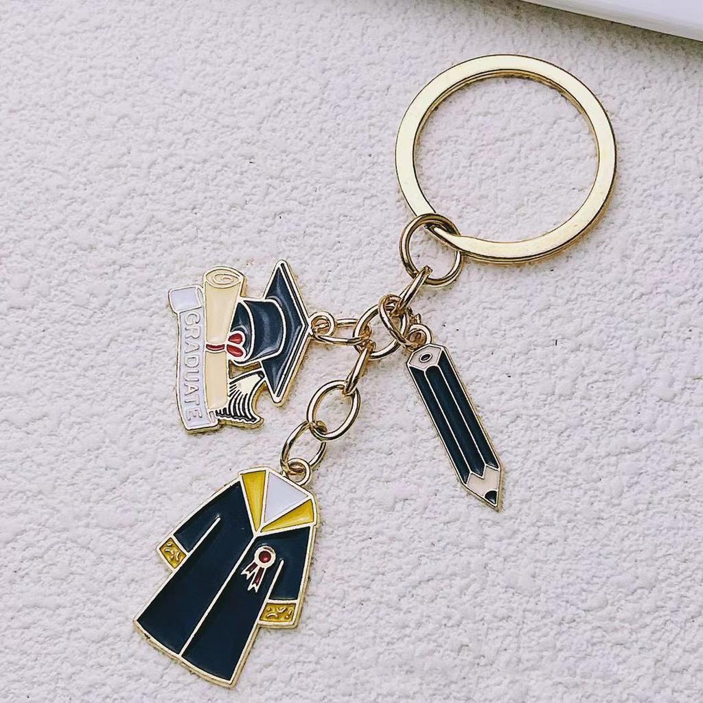 Graduation Themed Key Ring Bachelor Uniform Keychain Metal Keyring for Backpack and Purse Decoration Student Gift