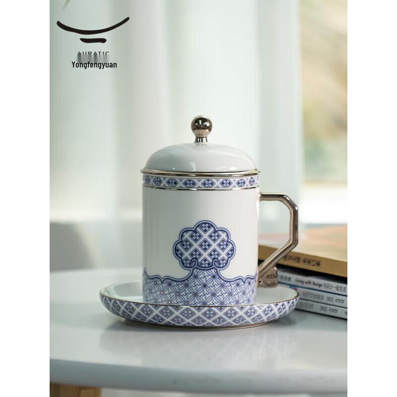 Yongfengyuan "Peaceful World" Ceramic Lidded Cup Set