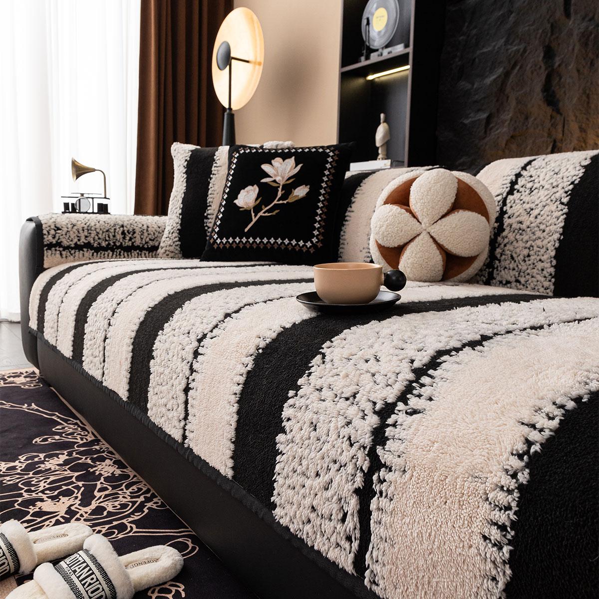 

1pc Plush Sofa Slipcover Non-slip Sofa Covers Thickened Couch Cover Four Seasons Universal Furniture Protector For Living Room 1 piece 70x70cm