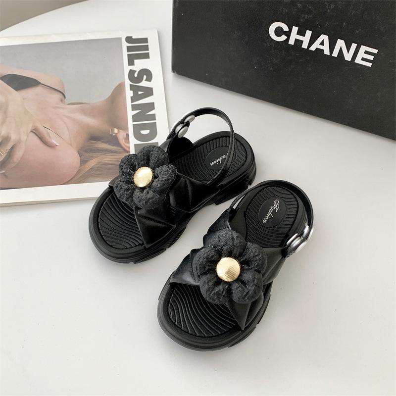 

Летние новые сандалии для девочек-цветочниц, корейская версия детских классных тапочек на одной пуговице, мягкая подошва, туфли для принцессы 18 чёрный