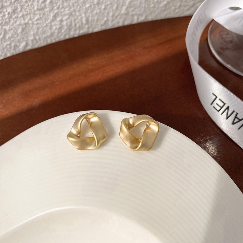 Trendige koreanische minimalistische Statement-Clip-Ohrringe Schmuck Elegante goldfarbene geometrische Clip-Ohrringe ohne Piercing für Damen