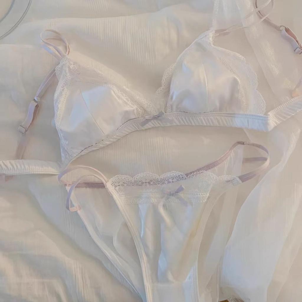 French women's small breasts and thin sexy lace without steel rim triangle cup showing small upper support bra set summer