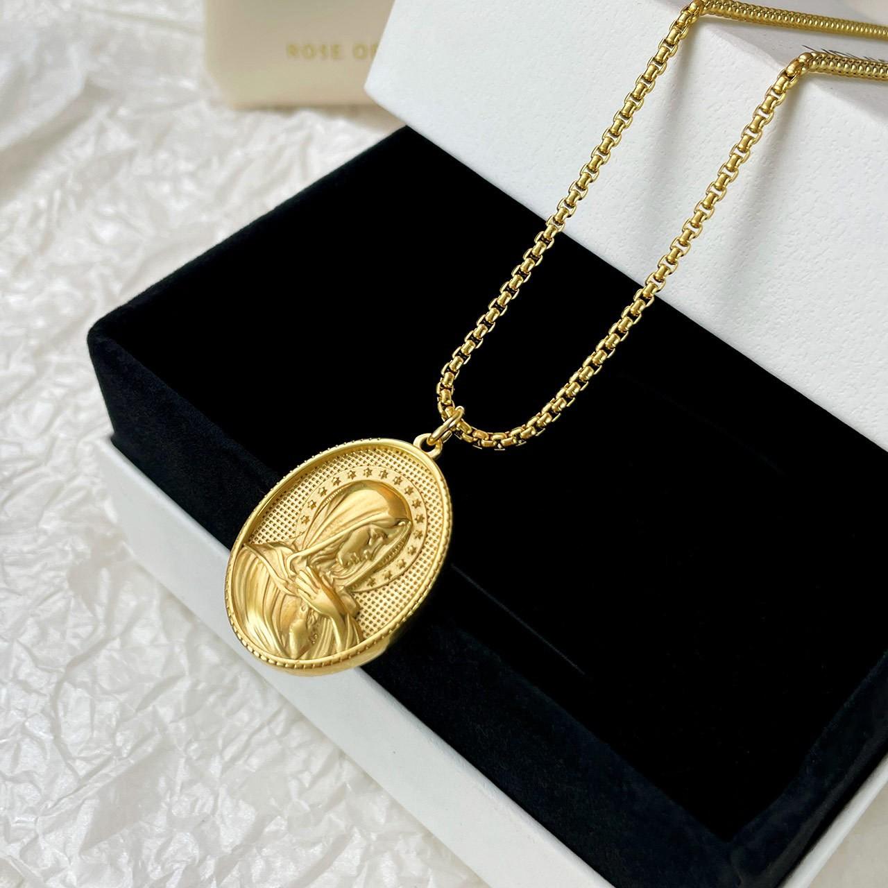 

Advanced sense round brand titanium steel retro necklace female