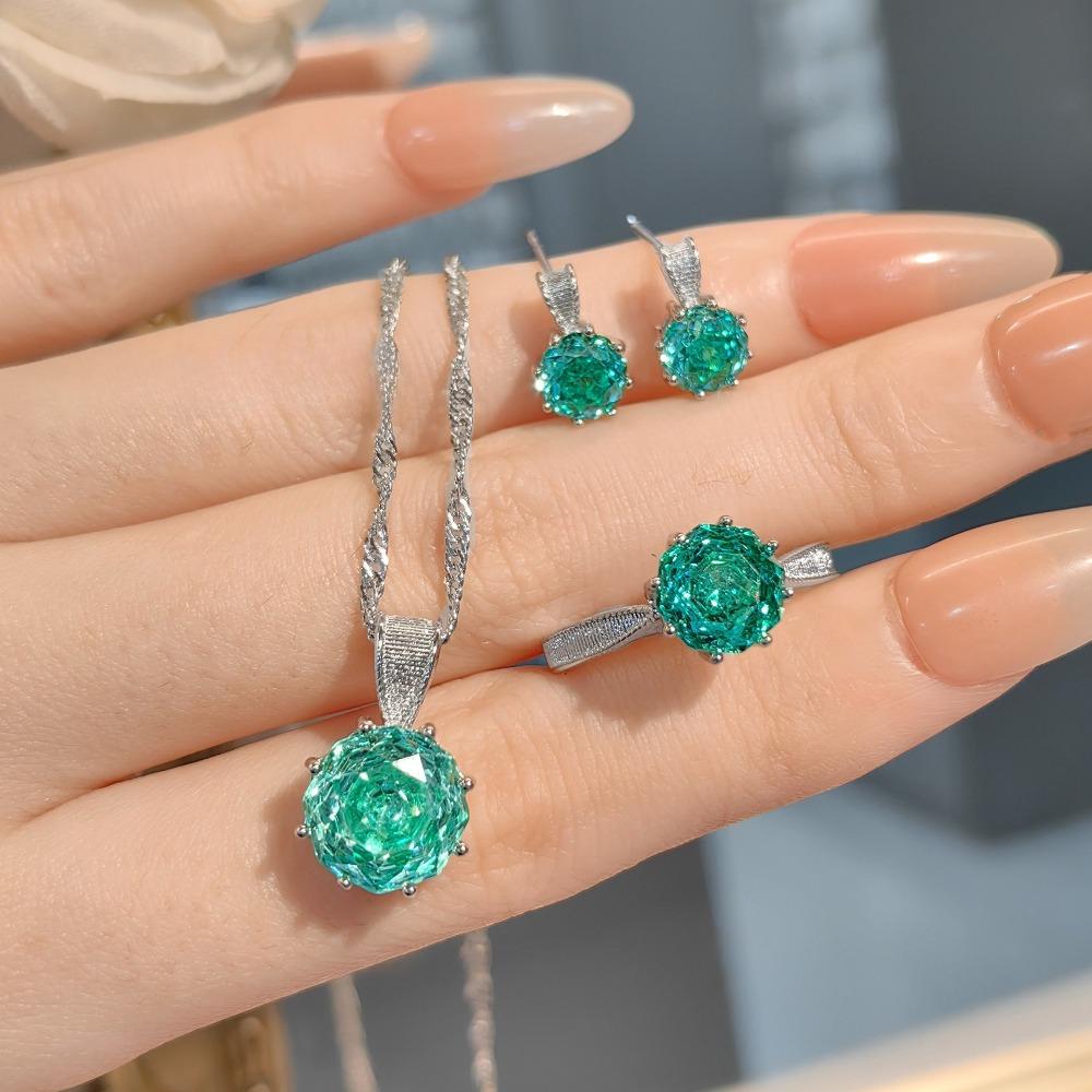 

Кулон-подвеска с радужным бриллиантом огранки «роза», серьги с розовыми бриллиантами, кольцо с параибовым цветным драгоценным камнем, ювелирный набор