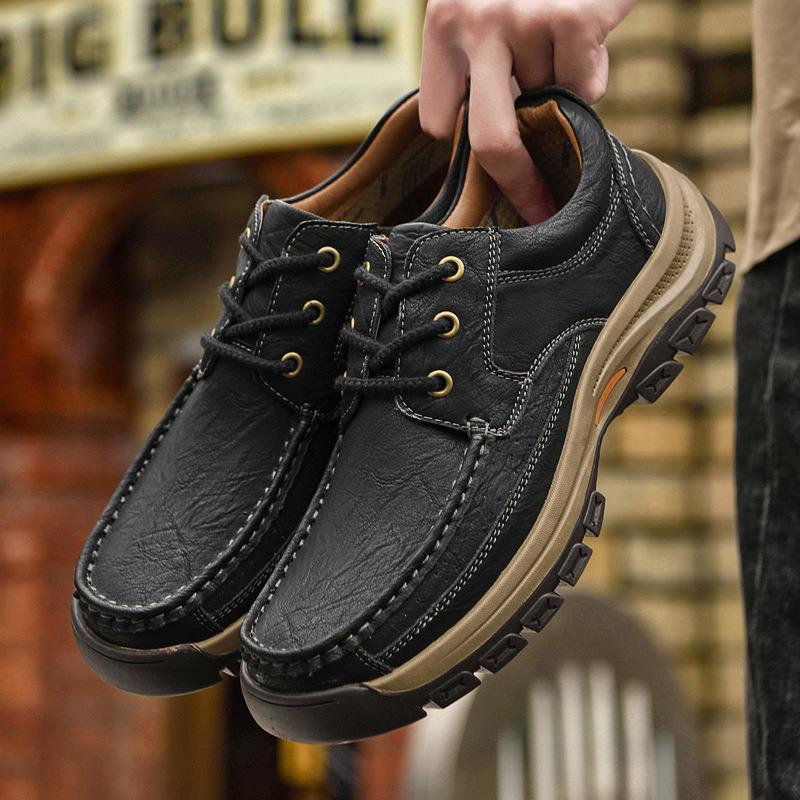 Men's Retro Leather Driving Shoes - Durable, Wear-Resistant Casual Footwear for Spring.