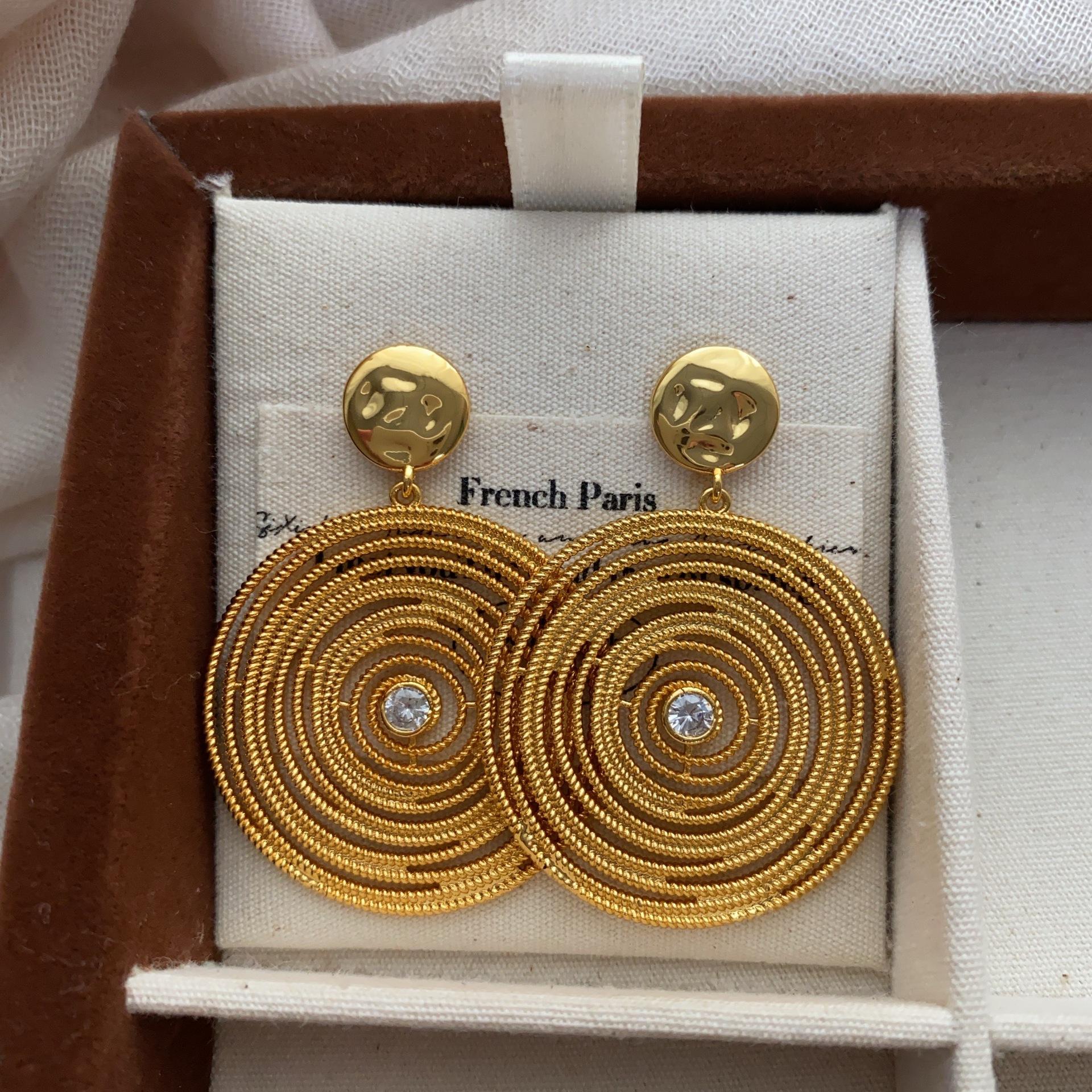 Round Corrugated Line Geometric Stud Earrings Retro Fashionable High-End Stud Earrings Concentric Spiral Earrings