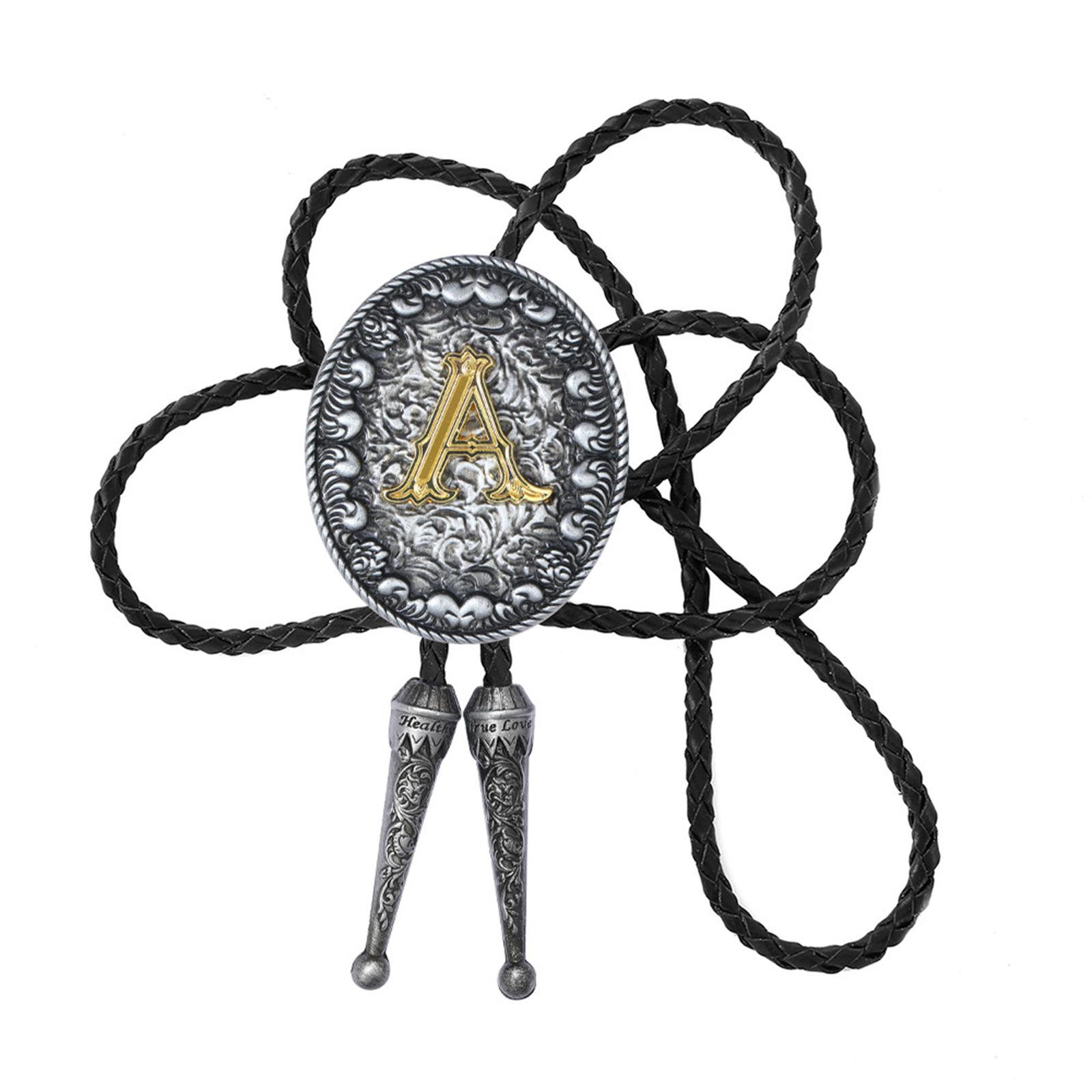 

Регульована шкіряна краватка боло з металевою підвіскою у вигляді початкової літери. Краватка західного стилю. Регульоване намисто для чоловіків і жінок. A