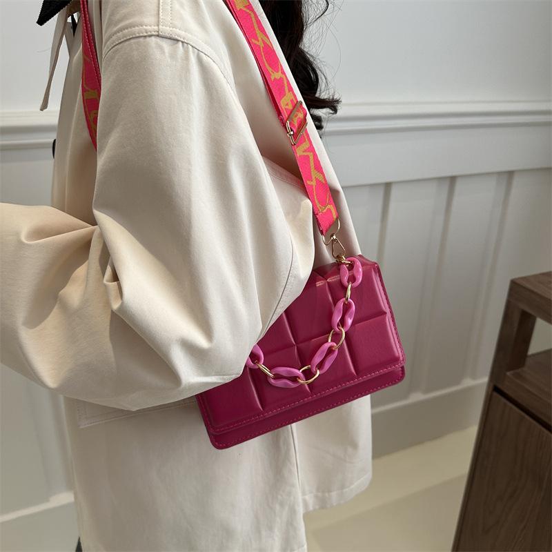 2025 Summer New Fashion Shoulder Bag Rhombus Embroidery Thread Design Simple Texture Small Square Bag Oblique Span Women's Bag Wholesale