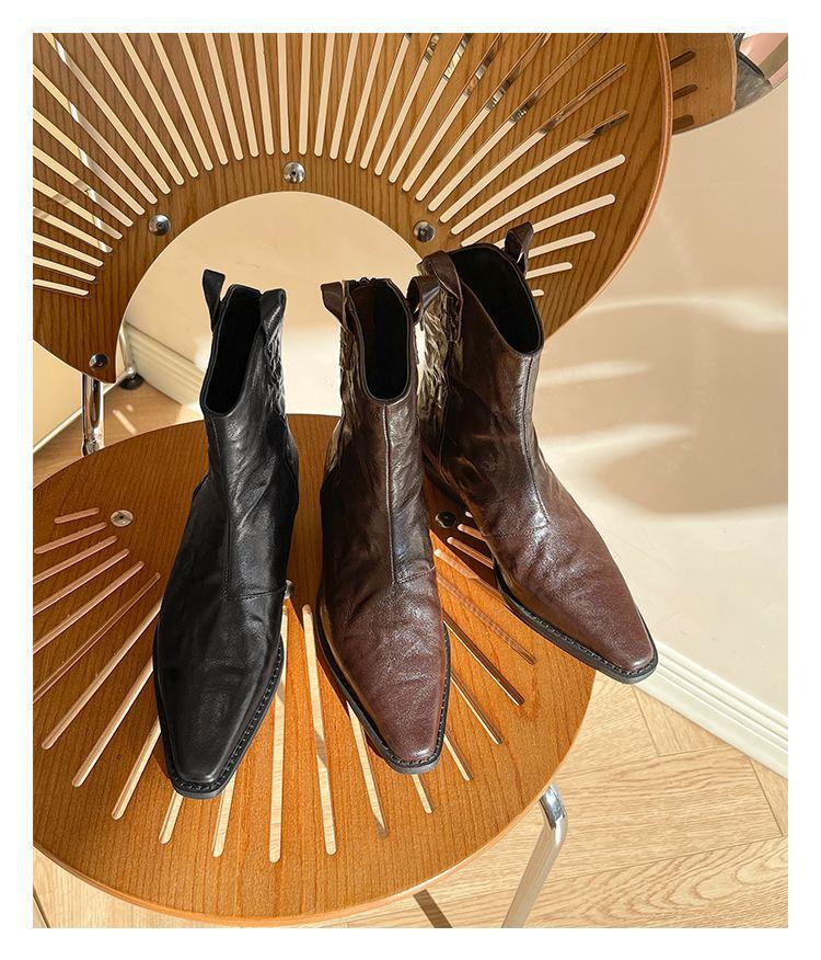 Kleine kurze Stiefel Damen 2025 neue Martin-Stiefel V-Ausschnitt nackte Stiefel spitz zulaufend Mode braun dicker Absatz Western-Cowboystiefel Damen