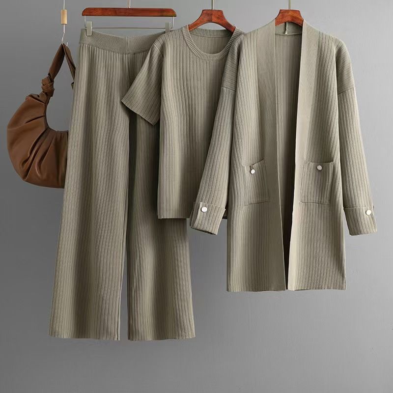 

Модный стиль Модный вязаный кардиган Топ Брюки с коротким рукавом Вязаный костюм-тройка CAMEL All yards