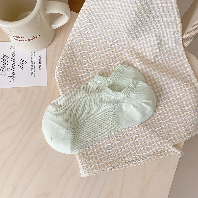 

Тонкие, с низким вырезом, невидимые хлопковые носки для женщин являются нескользящими, несъемными, устойчивыми к запаху, дышащими, бесшовными и антибактериальными с сеткой 1 pair