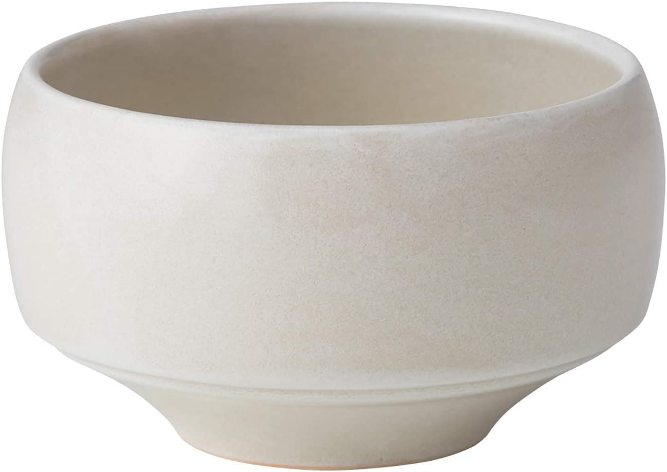 

This white slightly yellowish in measures in diameter and measures This ivory color is what we call It can be used not only for matcha but also for слоновая кость