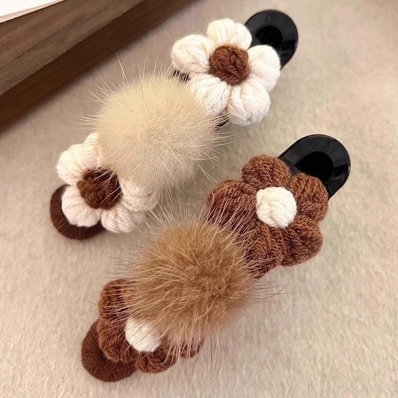 Autumn/Winter Plush Flower Hair Clips Women'S Side Bangs Hairpin Duckbill Clip Hair Accessories For Ladies Haircuts