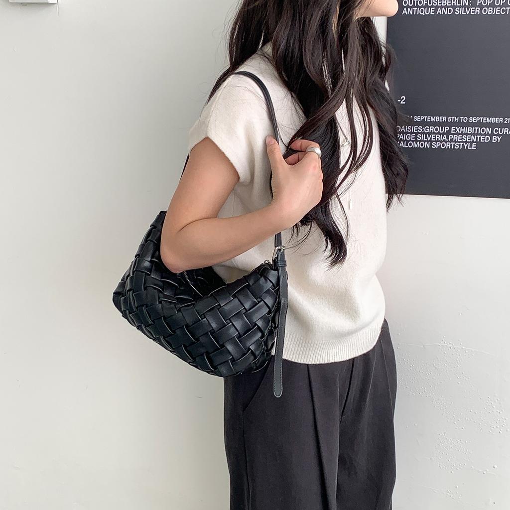 2026 New Women's Handbag Handwoven Bag Women's Shoulder Bag Commuter Hobo Bag Shoulder Underarm Bag Women