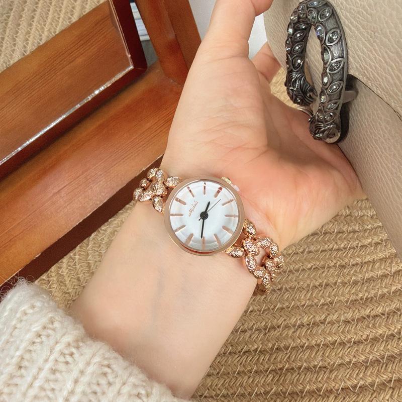 Popular Niche Ladies Watch Gold Watch Expensive Exquisite Fashion Watch Bracelet Watch Women