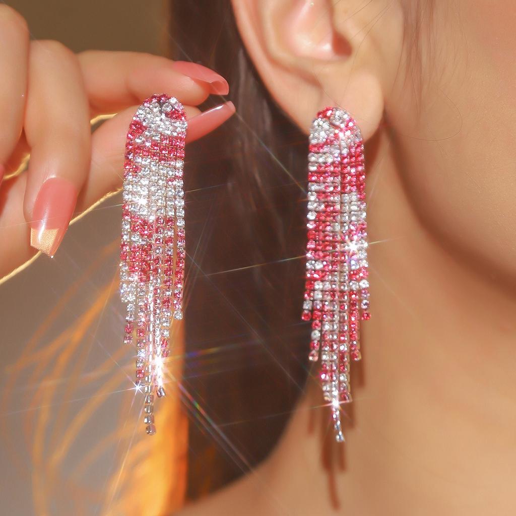 Prabangūs, itin blykstės, ilgi kutais puošti krištolo auskarai, madingi, temperamentingi, universalūs auskarai, šventiniai auskarai, moteriški auskarai (1 pora)