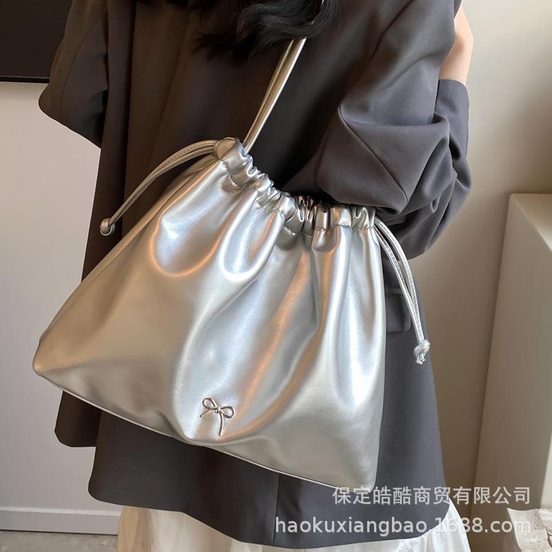 Casual Soft Surface Large-capacity Bag Women's 2025 New Fashion Commuter Shoulder Underarm Bag Portable Tote Bucket Bag