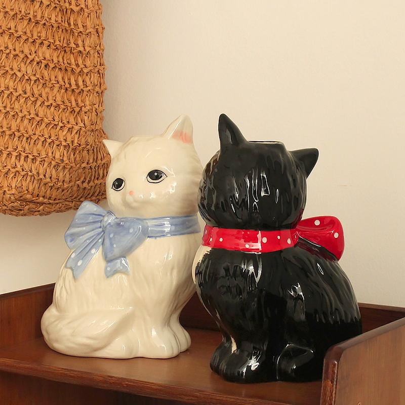1PC Decoration Cat Lover Gifts Ceramic Vase Hand-Drawn Polka Dot Bow Tie Cute Small Diameter Aesthetic Cat Shape Artistic 20x14cm