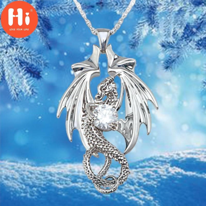 Sveiki, raižyti trimačiai drakono karoliai, šviesūs deimantiniai papuošalai, mitiniai gyvūnai, hiphopo priedai