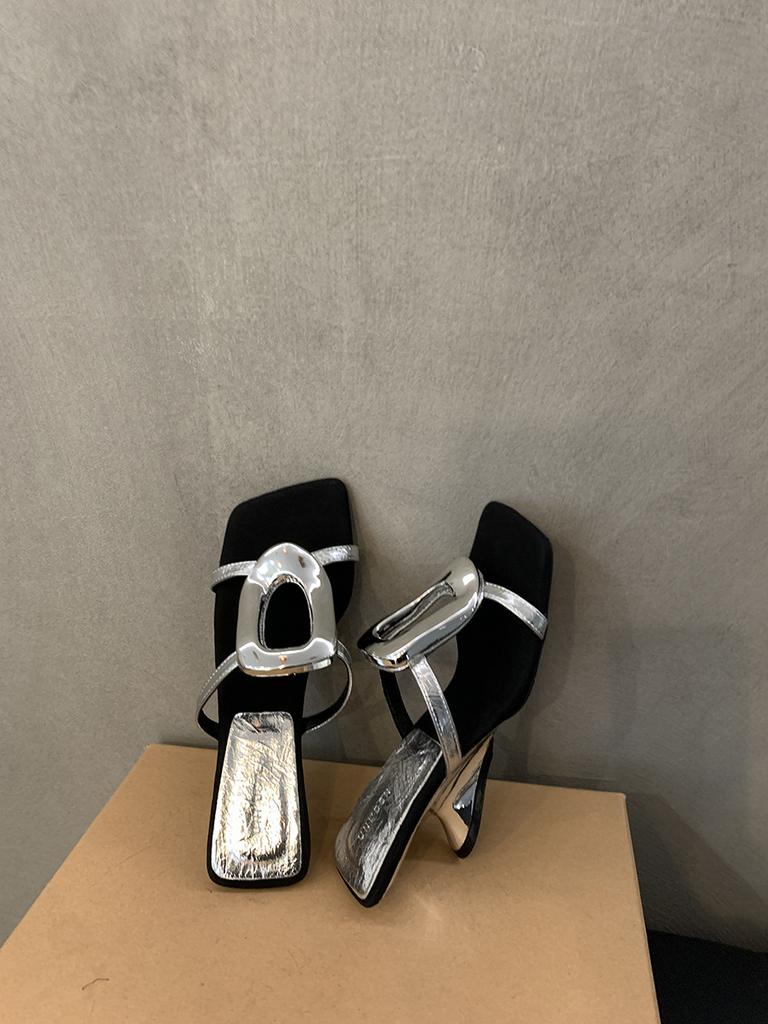 Niche high-heeled silver cool slippers fashionable outer wear 2025 new summer French temperament wedge heel with skirt sandals