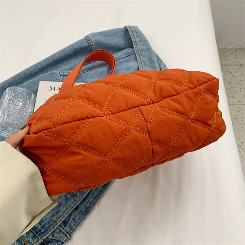 Genți laterale din nailon moale pentru femei 2024 în tendințe Brand Genți de mână mari de lux matlasate pentru damă Genți crossbody cu găleată de umăr Brand de designer