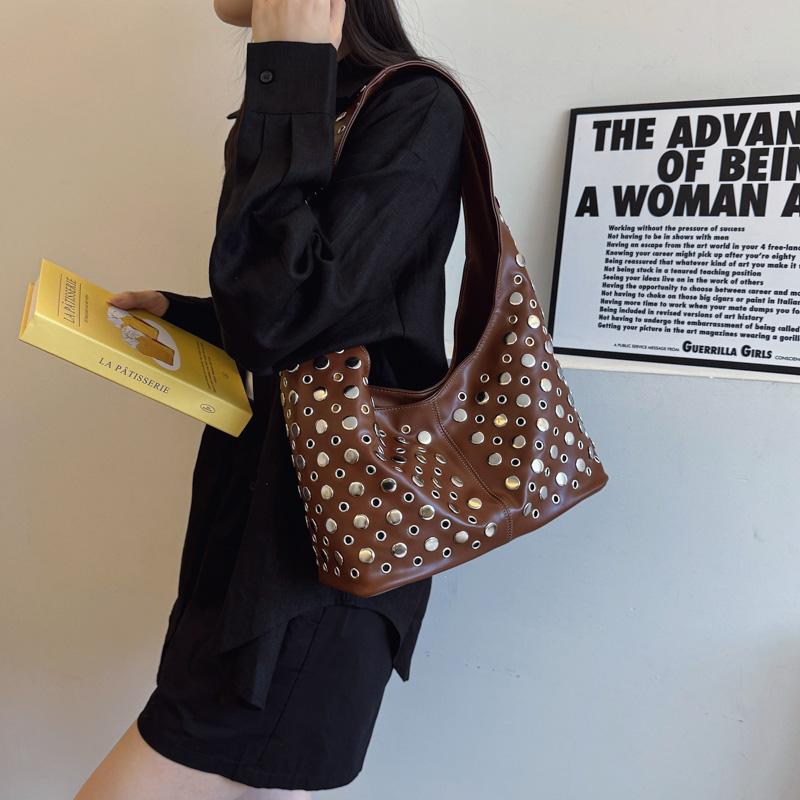 Polka Dot Rivet Bag High-end Fashion High-quality Shoulder Bag Cool Casual Versatile Large Capacity Women's Tote Underarm Bag