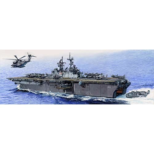Trumpeter 1/350 Amphibious Assault Ship LHD-7 Iwo Jima 05615 Plastic Model