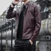 Cappotto in pelle PU da uomo versione coreana casual da uomo colletto alla coreana slim fit giacca in pelle da motociclista cappotto in PU da uomo giovanile