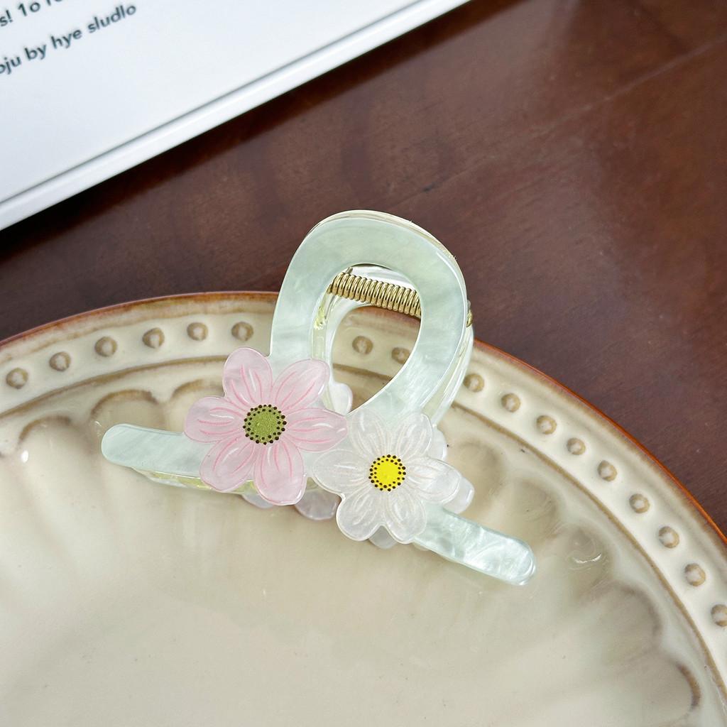 Color Charming Candy Flower Hair Clutch Clip Versatile Accessory For Use Everyday