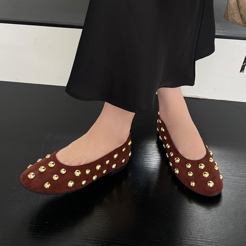 Women's Shoes Soft Soles Are Not Tired of Feet, New Flat-bottomed Shallow-mouth Single Shoes, Large-size Metal Rivets, One Pedal, Autumn Women's Shoes