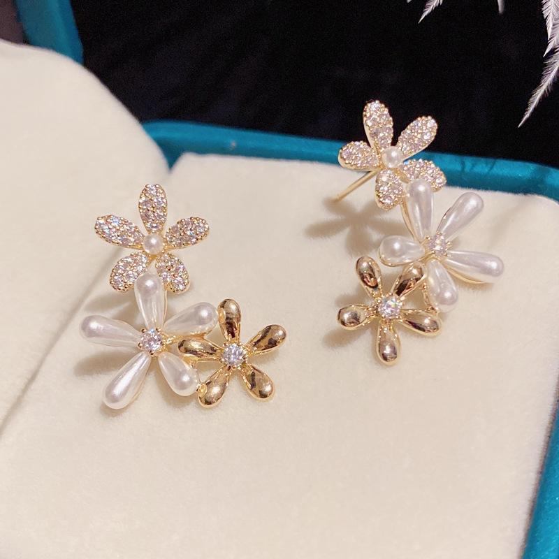 Trend Unique Design Elegant Delicate Zircon Pearl Flower Earrings Women Jewelry Wedding Party Gifts