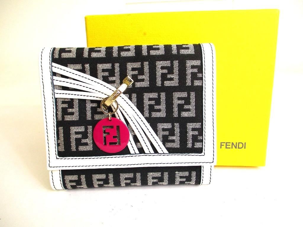 

Автентичний шкіряний гаманець FENDI Zucca Canvas White Leather Compact Wallet #a229 Refurbished