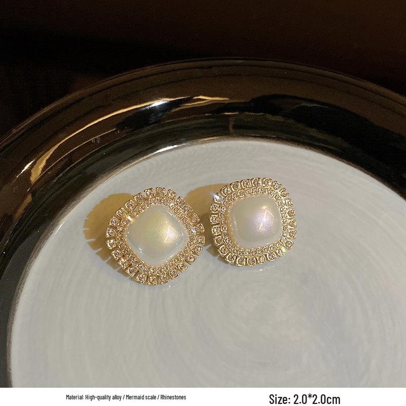 French Retro Pearl Plaid Earrings: Luxury Korean Studs for Women