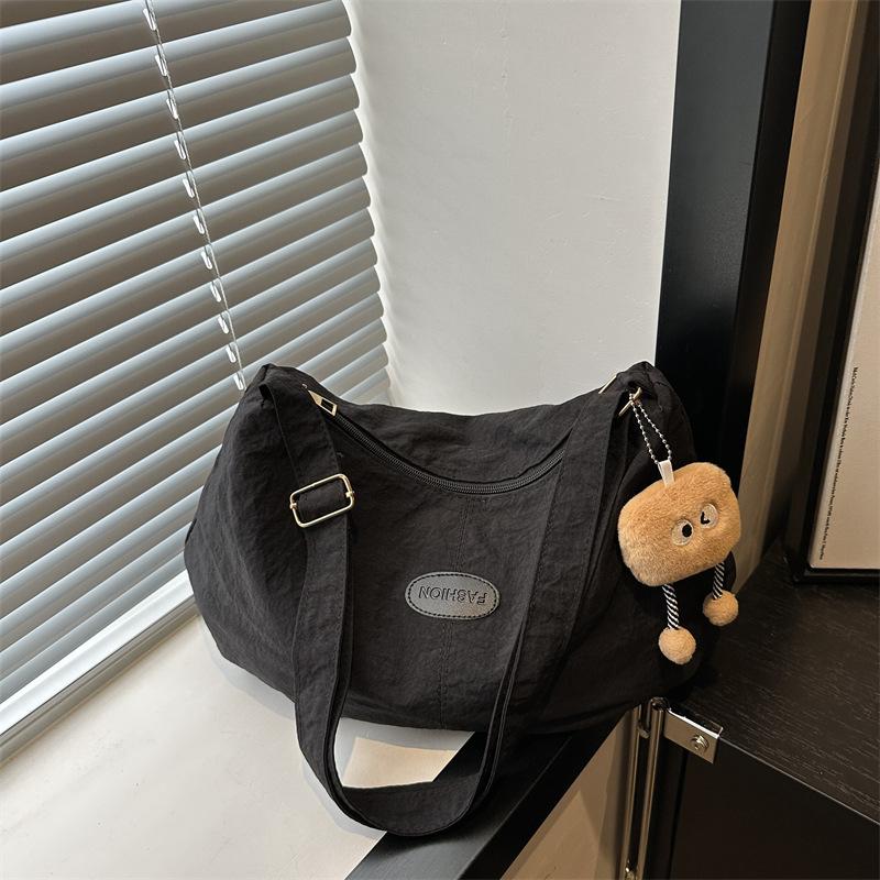 Casual and Fashionable Foreign Style Pendant 2025 Summer New Fabric Texture Foreign Style Simple Tote Shoulder Messenger Bag