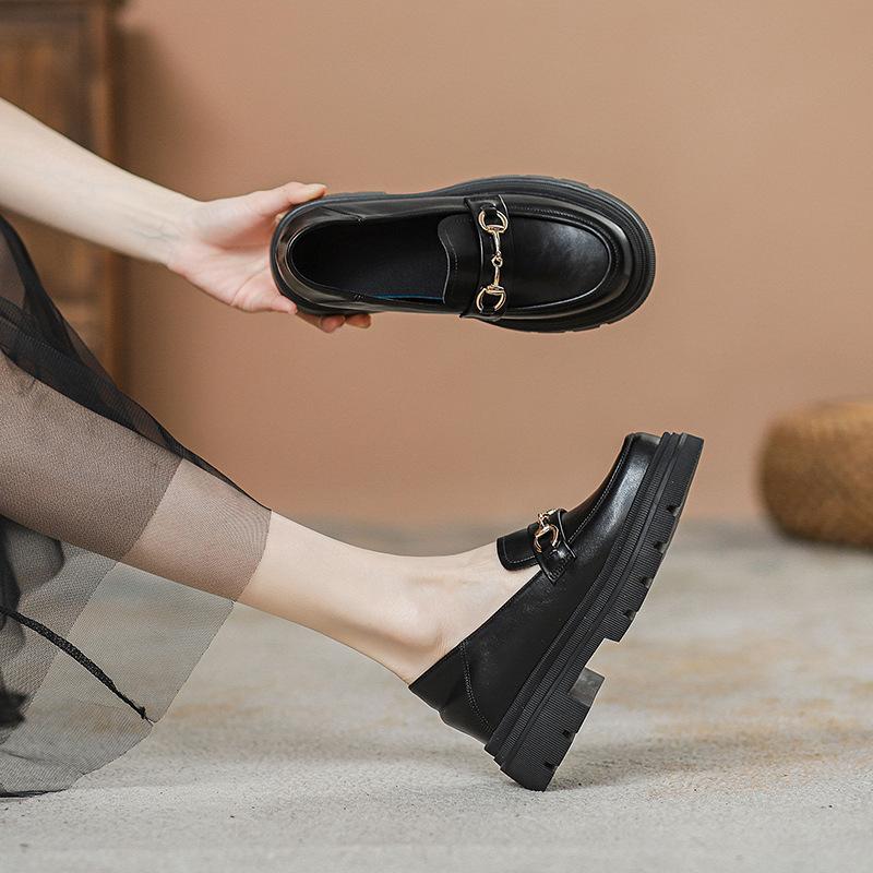 Vielseitige britische kleine Lederschuhe für Damen Frühling und Herbst neu dicke Sohlen, Innenhöhenerhöhung, schwarz mit Rock, kleiner Mann