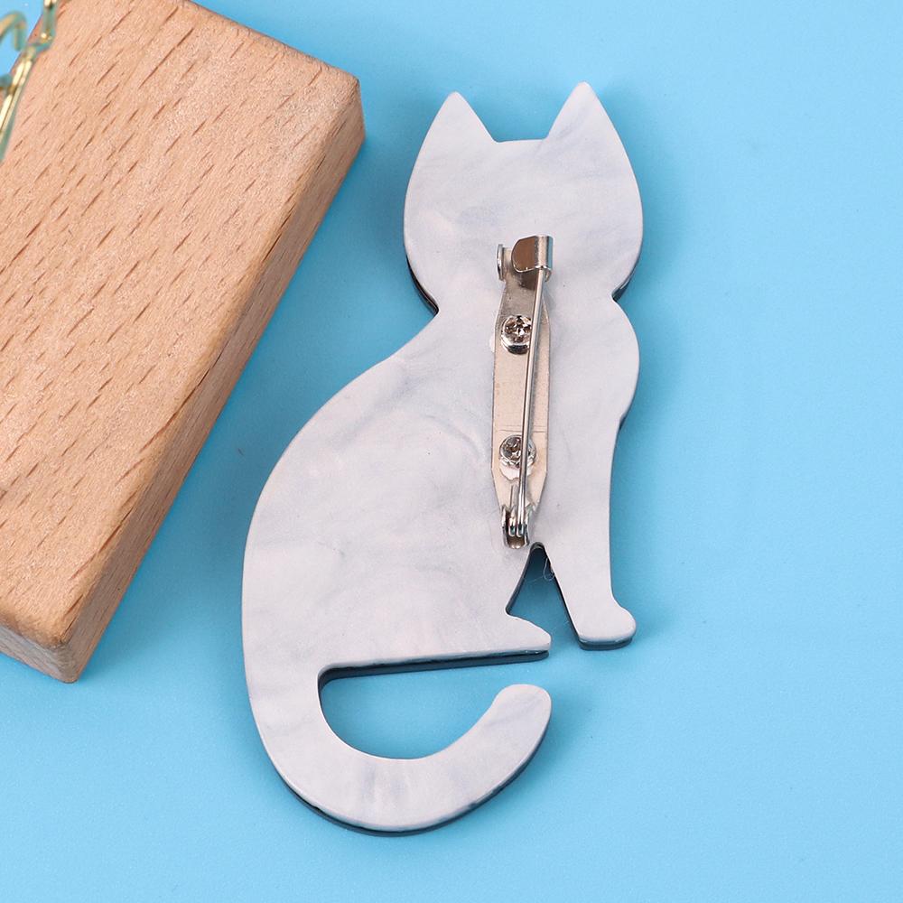 2025 New Acrylic Black White Cat Brooches Lapel Pins for Women Cute Cartoon Fish Animal Resin Brooch Badges Accessories