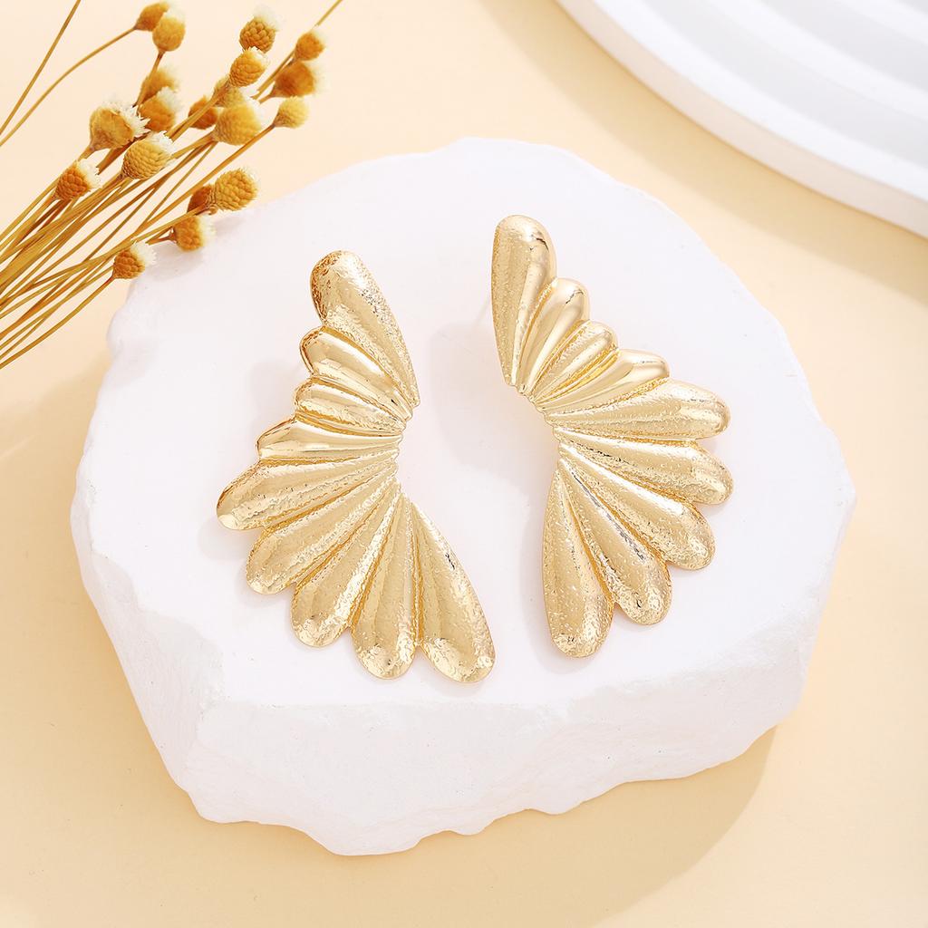 Love Flower Pleated Creative Earrings Women'S Retro Light Luxury High-End Bow Simple Stud Earrings