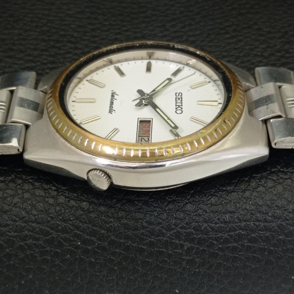 GENUINE VINTAGE SEIKO AUTOMATIC JAPAN 7009A MENS WHITE DIAL WATCH a702467-5 R124-a702467