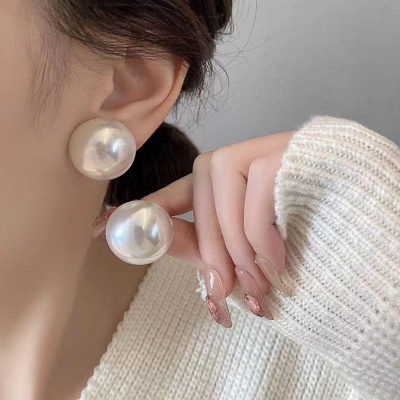 French Large Half Round Imitation Pearl Earrings for Women Minimalist Stud Earring New Light Luxury Vintage Wedding Jewelry