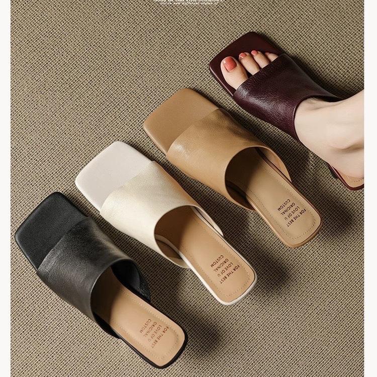 Mode-Design-Sinn, elegant, Flip-Flops mit dickem Absatz für Damen, 2025 neu, quadratische Zehenpartie, modische und vielseitige Ein-Schulter-Slipper