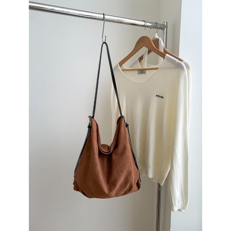 Nuova borsa tote grande capacità camoscio casual versatile borsa da pendolare donna retrò pelle morbida diagonale semplice borsa a tracolla