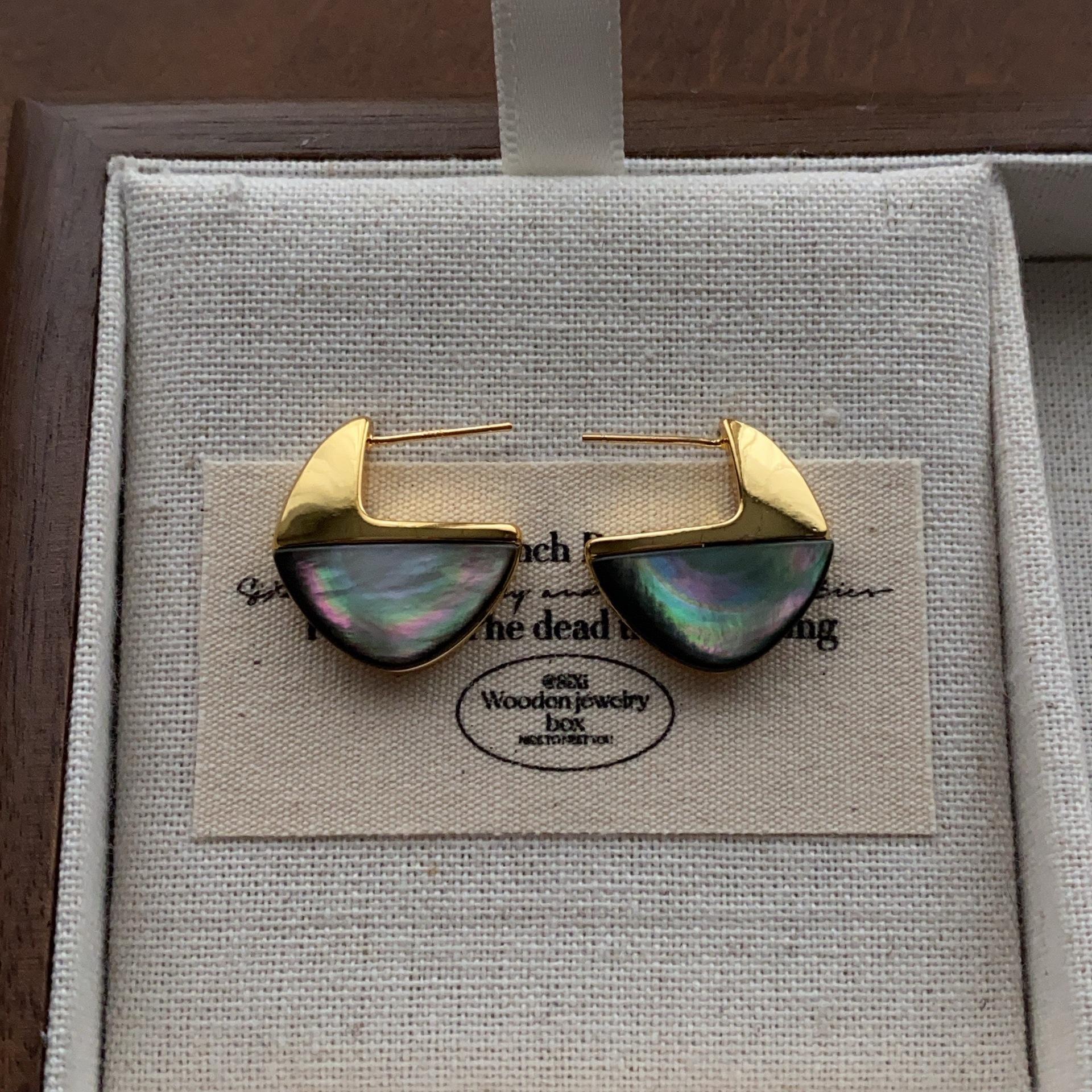 Minimalist warm natural fritillary stud earrings romantic gentle earrings light luxury fashion high sense personalized versatile earrings