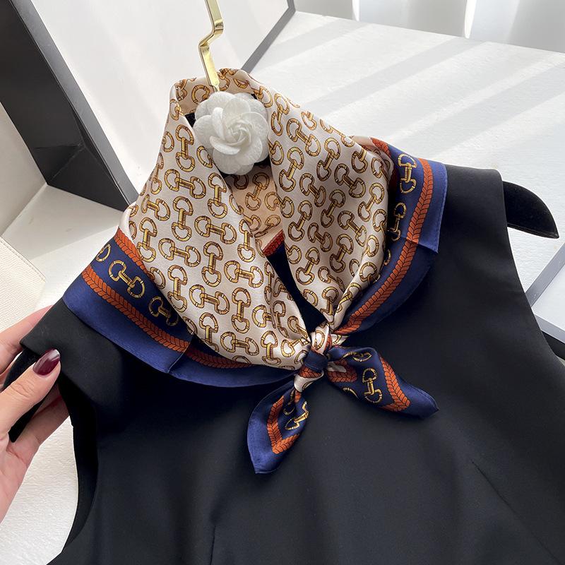 

Women s Brown Floral Mulberry Silk Winter Scarf with Rolled Edges 53x53 cm червоний