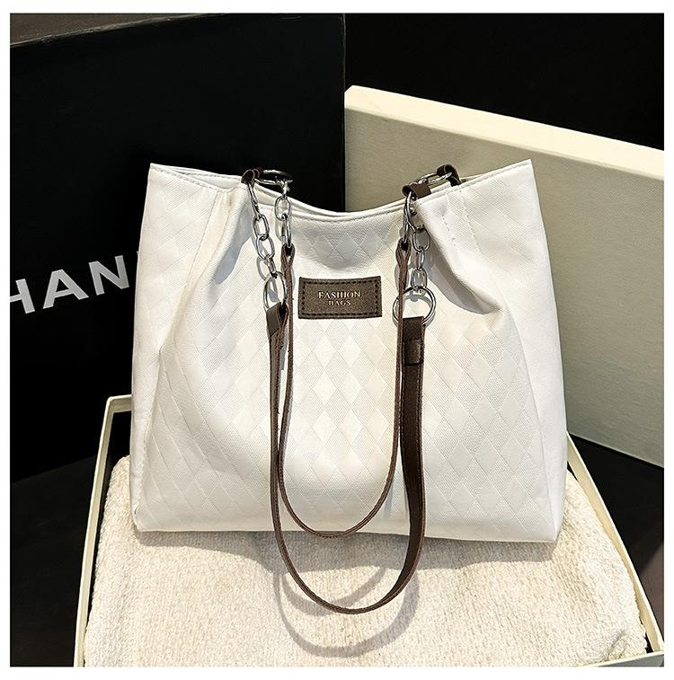 Student Party Large Capacity Bag Women's New Fashionable Chain Tote Bags Versatile Casual Shoulder Bags
