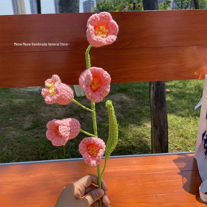Buquê de Flores de Lã Tricotado à Mão: Ornamento de Rosa, Lírio, Girassol Presente