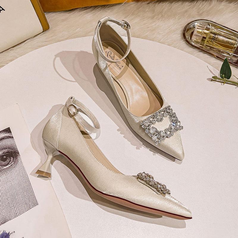 Red wedding shoes one word with pointed high heels stiletto 2025 new French medium heel single shoes white bridesmaid shoes