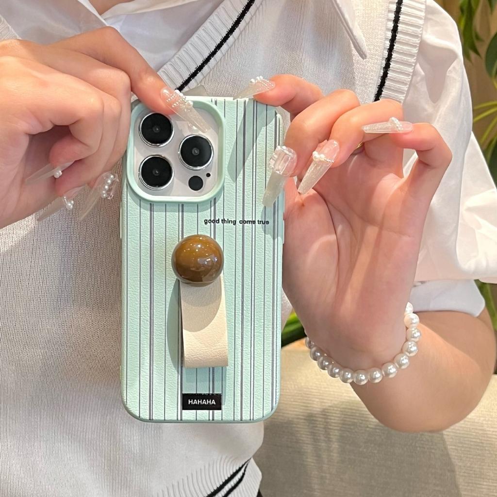 The Leather Texture Black and White Striped Ring Clasp Is Suitable for Apple 16promax Creative Phone Cases 14/12 for Women 13/15