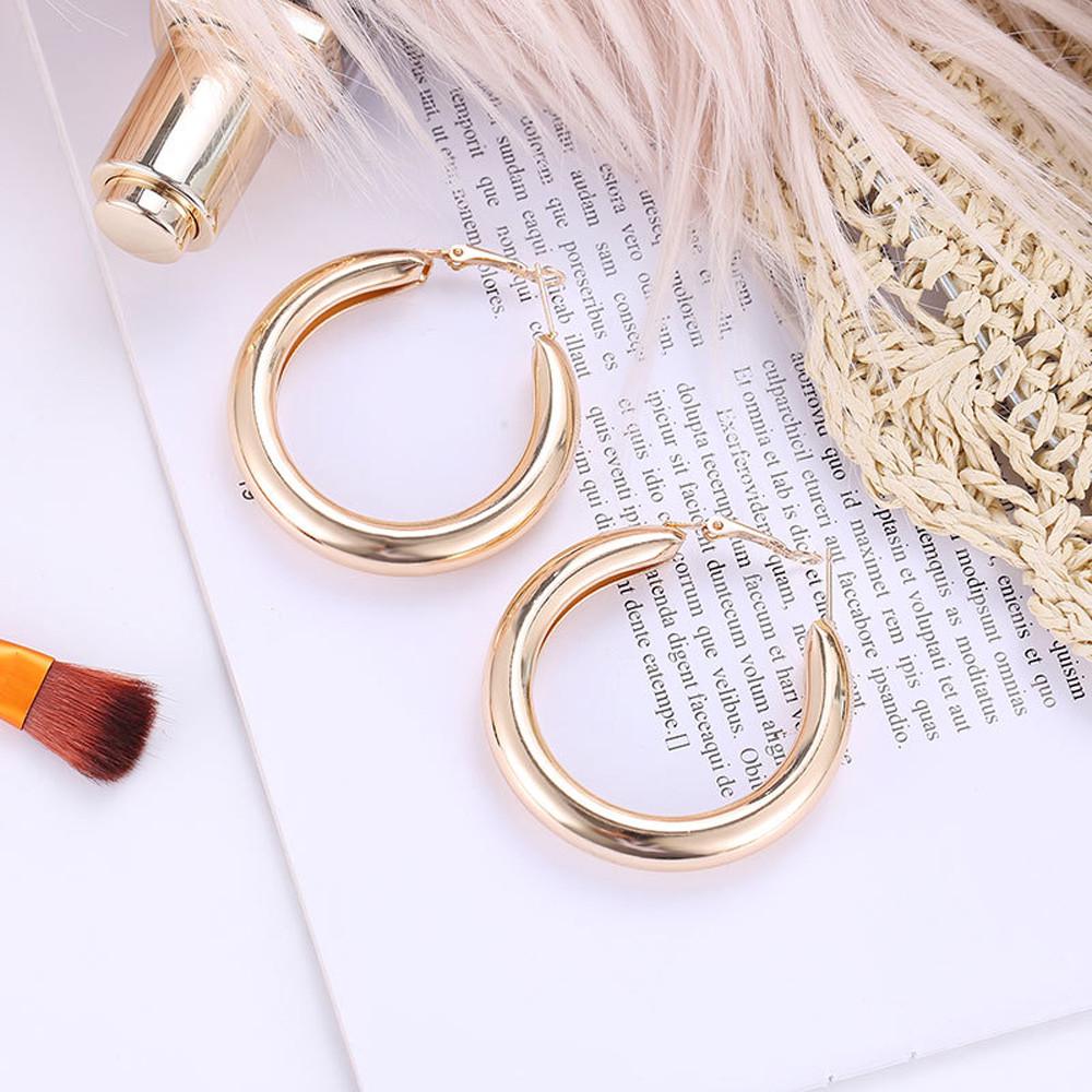 Geometric Round Hoop Earrings Classic Large Circle Design Lightweight Metal Material Suitable for Daily Wear and Various Occasions