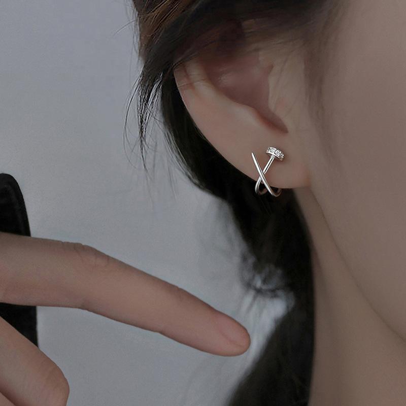 Pendientes chapados en plata S925 con tornillos en forma de cruz de circonita, pendientes con diseño de personalidad única, sencillos y de gran sentido, con forma de clavo geométrico