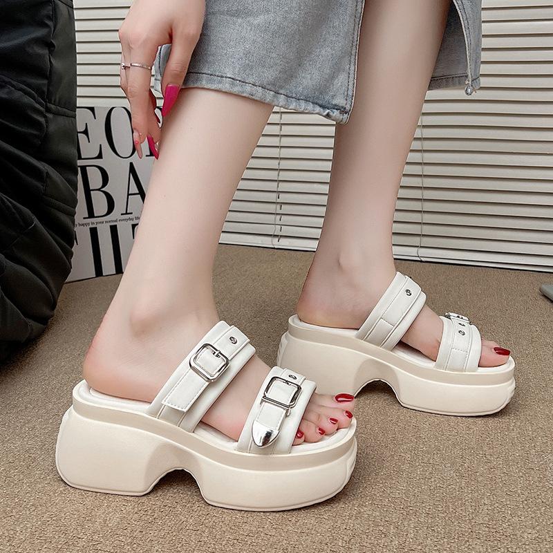 

Тапочки с пряжкой на поясе. Универсальная обувь небольшого размера на толстой подошве. Пляжные шлепанцы в одну линию. 40 бежевый